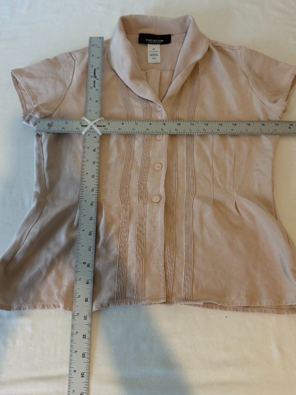 Jones New York Platinum Petite 100% Silk Pintuck Blouse Pink 4P Button Front - Picture 6 of 7